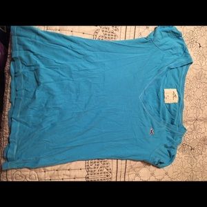Hollister tee